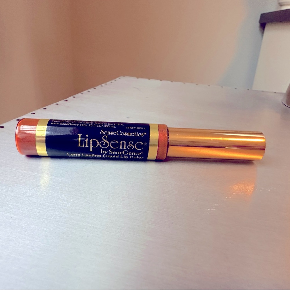 LipSense by SeneGence Long Lasting Lip Color .25 fl. oz./7.5 mL. Plum Pretty